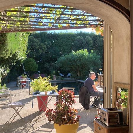 Bed and Breakfast La Demeure Eyguieres Екстер'єр фото