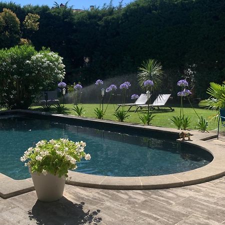 Bed and Breakfast La Demeure Eyguieres Екстер'єр фото