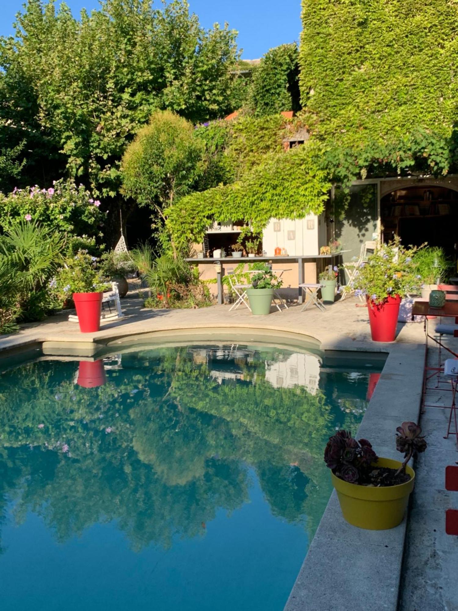 Bed and Breakfast La Demeure Eyguieres Екстер'єр фото