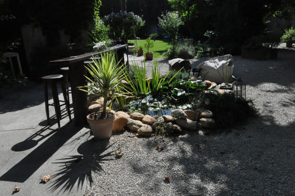 Bed and Breakfast La Demeure Eyguieres Екстер'єр фото