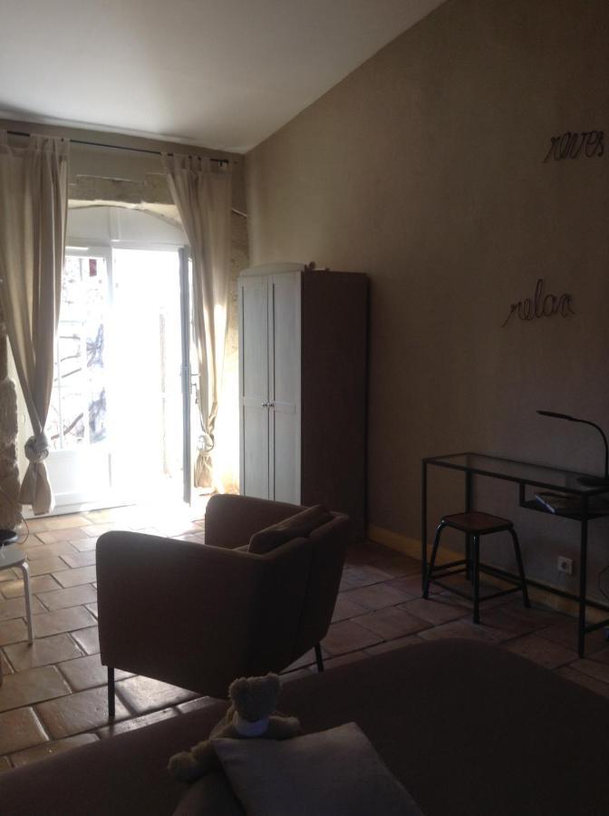Bed and Breakfast La Demeure Eyguieres Екстер'єр фото